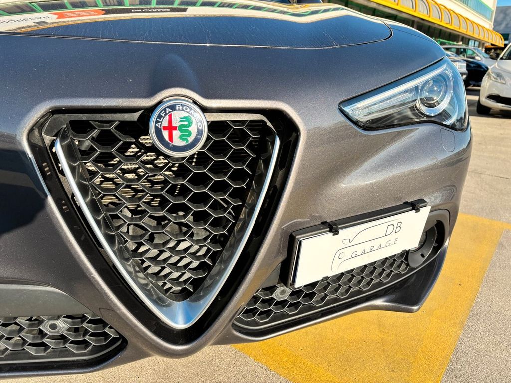 Alfa Romeo Stelvio 2021