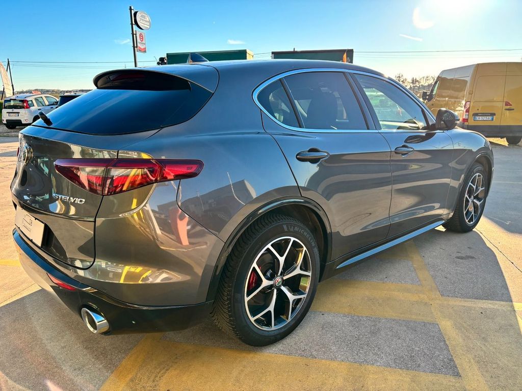 Alfa Romeo Stelvio 2021