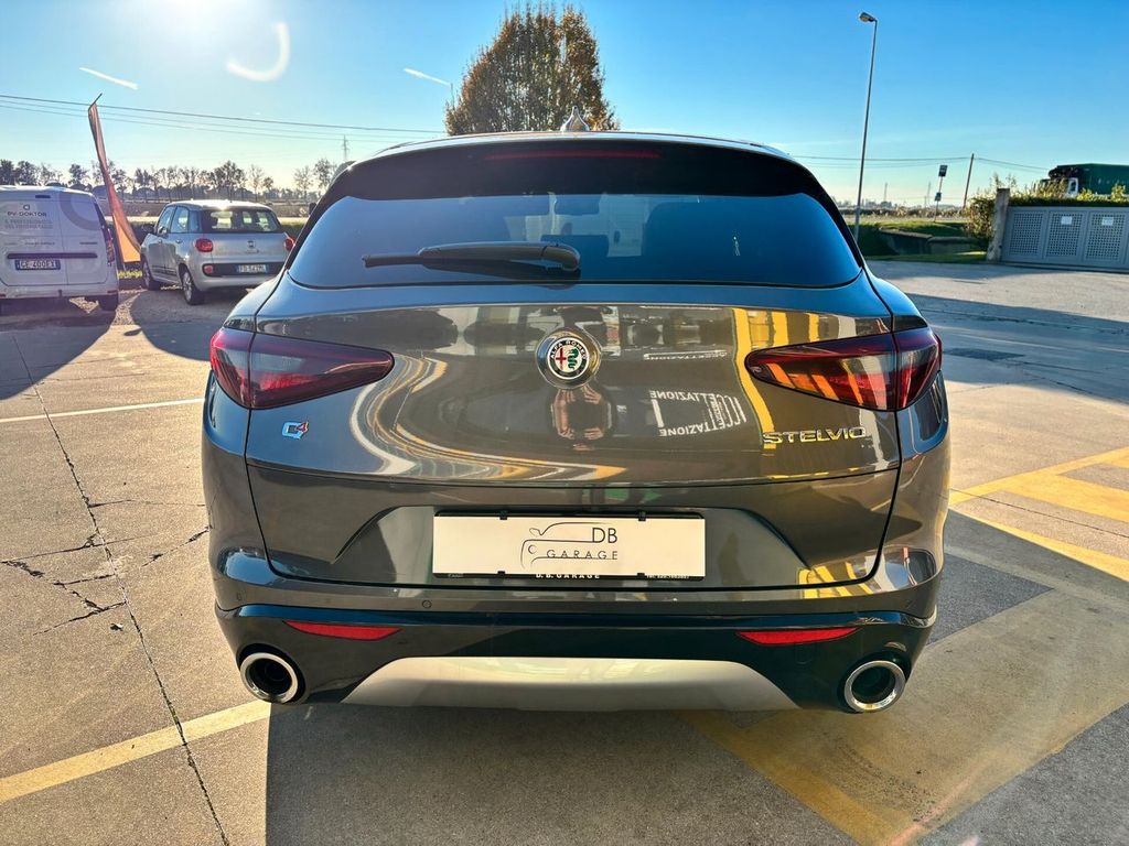 Alfa Romeo Stelvio 2021