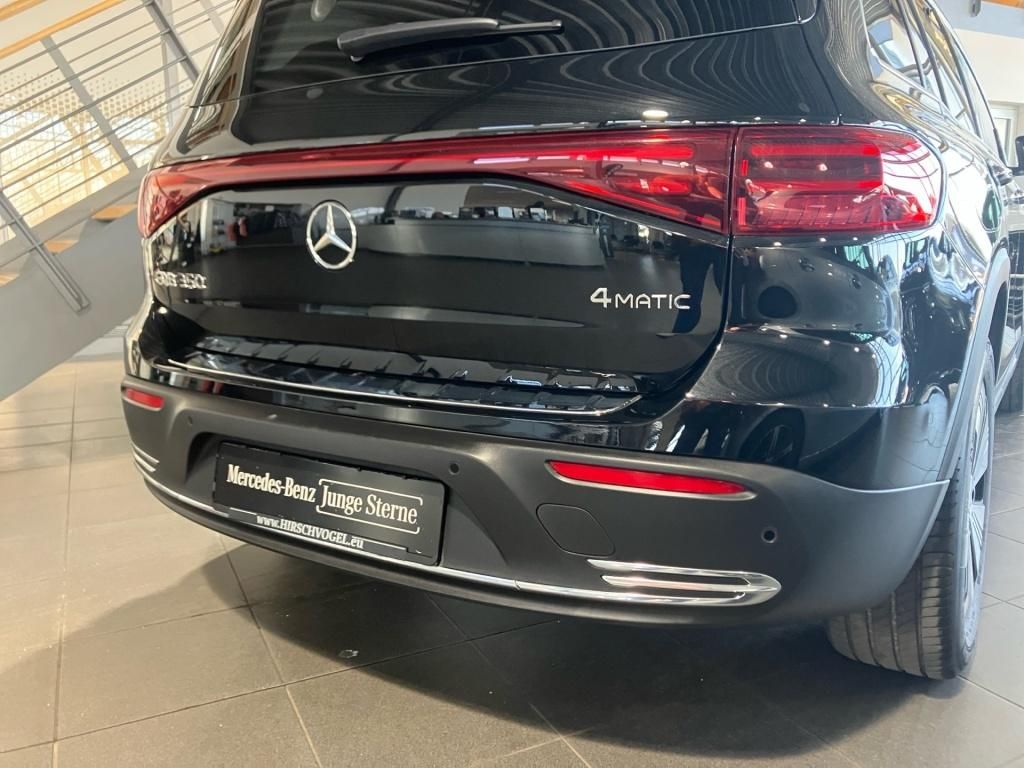 Mercedes-Benz EQB 2025