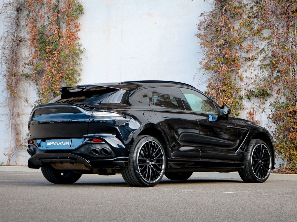 Aston Martin DBX 2023
