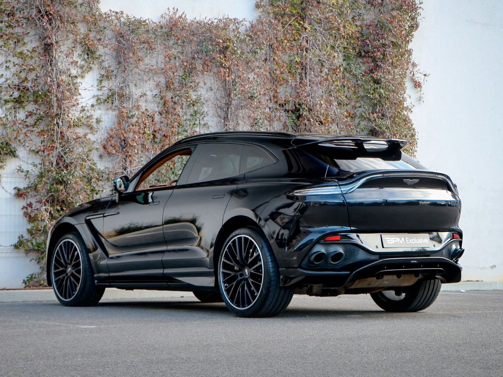 Aston Martin DBX 2023