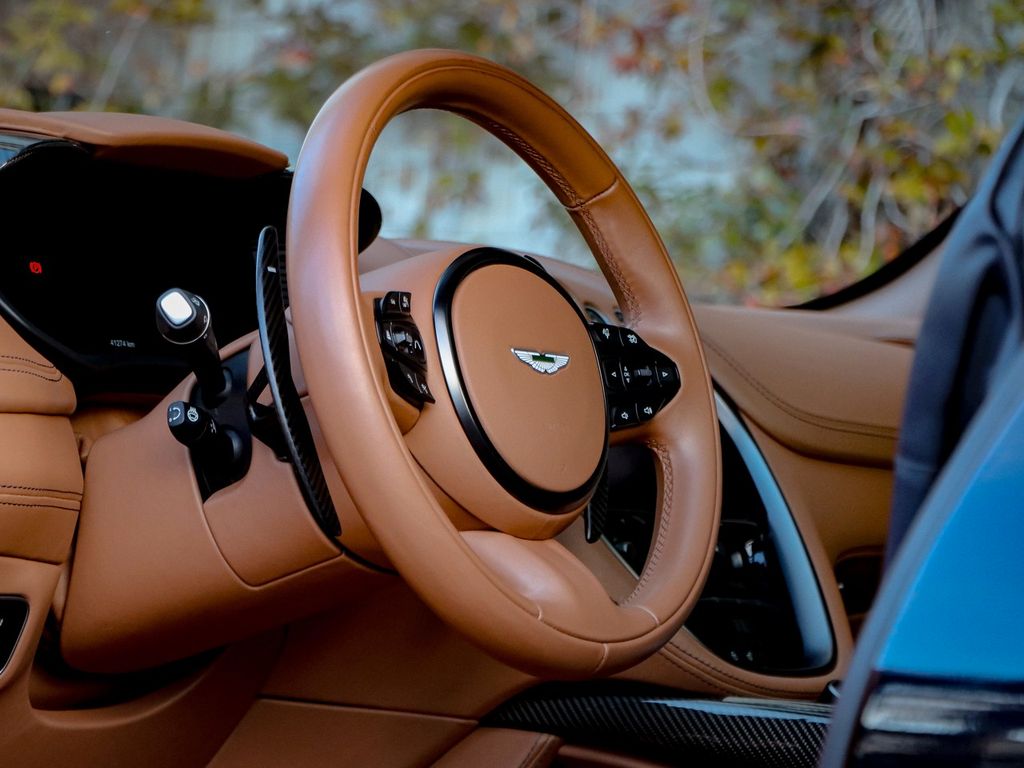 Aston Martin DBX 2023