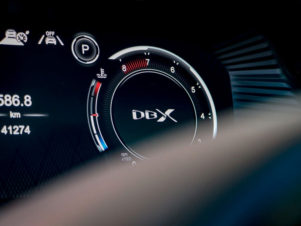 Aston Martin DBX 2023