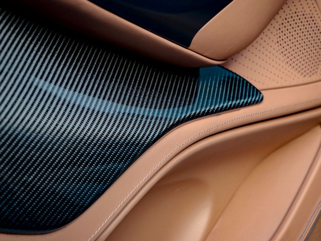 Aston Martin DBX 2023