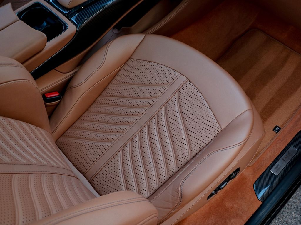 Aston Martin DBX 2023