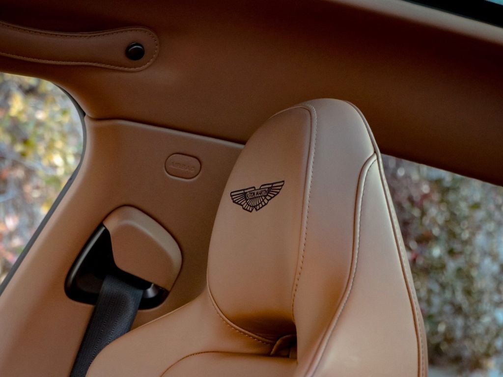 Aston Martin DBX 2023