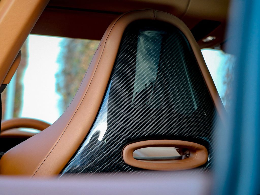 Aston Martin DBX 2023