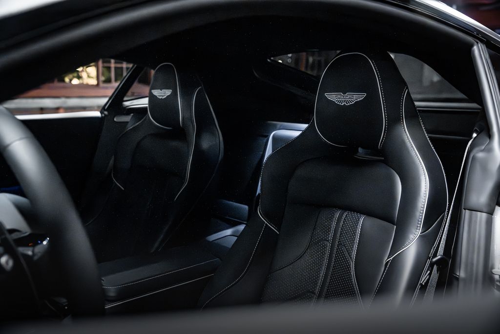 Aston Martin V8 Vantage 2024