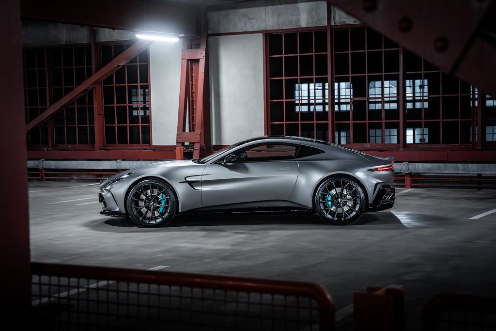 Aston Martin V8 Vantage 2024