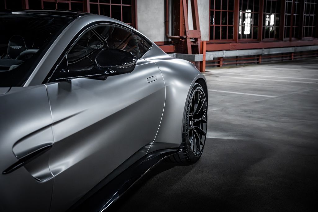 Aston Martin V8 Vantage 2024