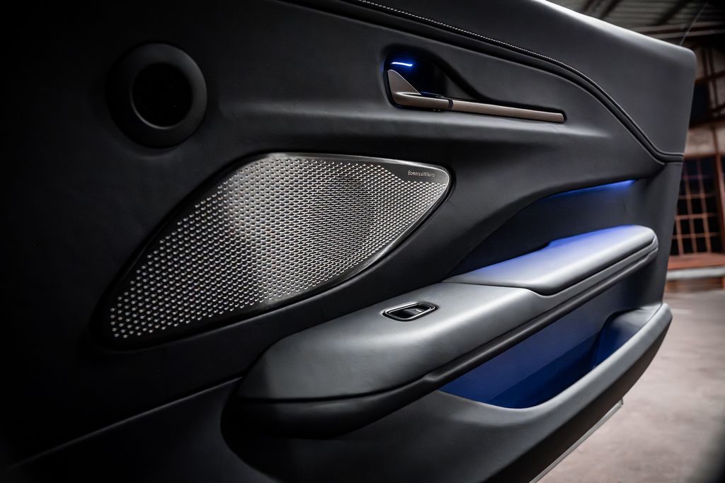 Aston Martin V8 Vantage 2024