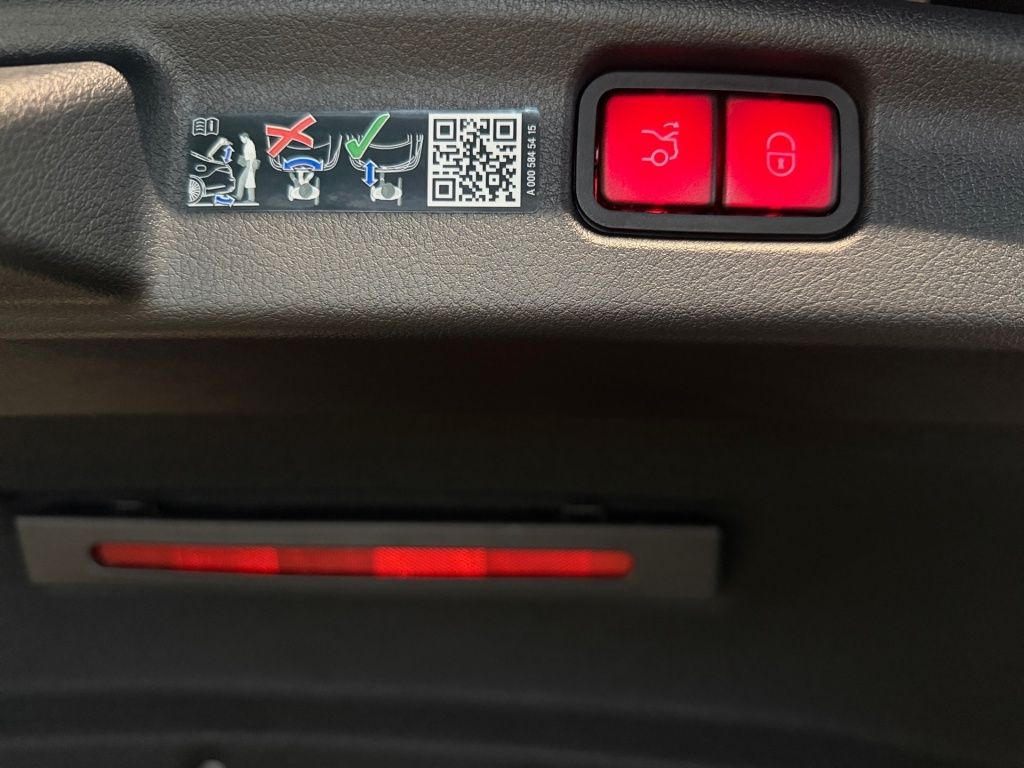 Mercedes-Benz C 300 2025