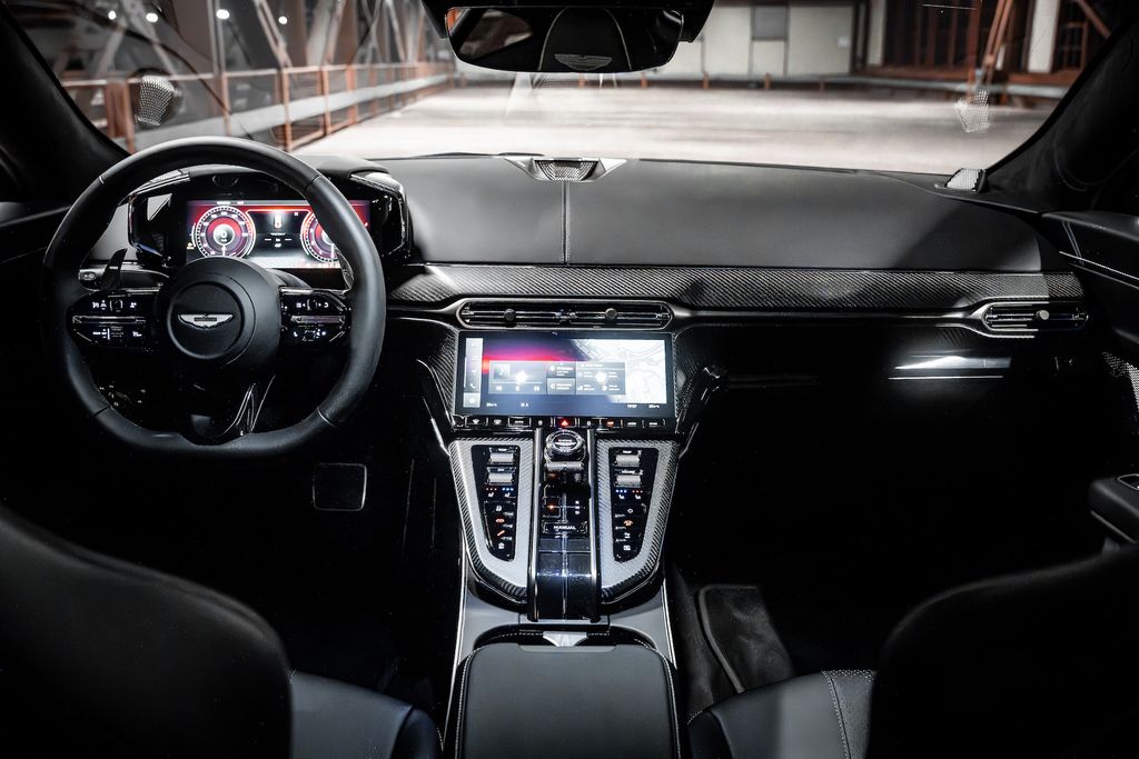 Aston Martin V8 Vantage 2024