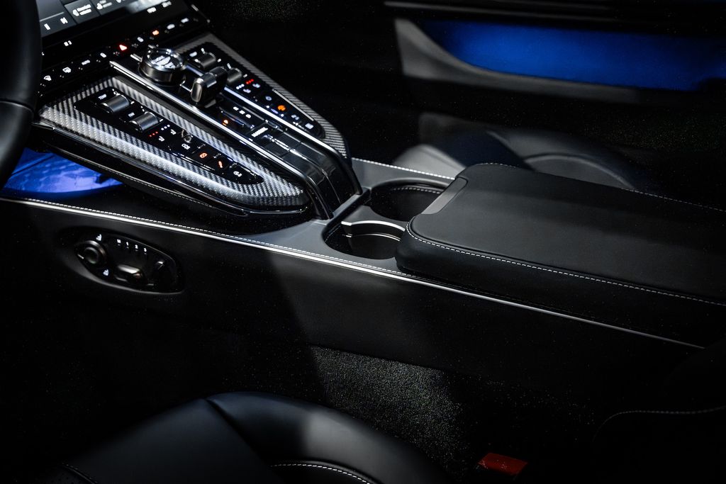 Aston Martin V8 Vantage 2024