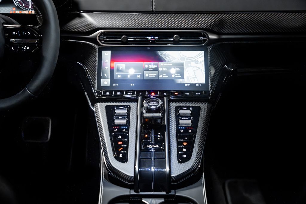 Aston Martin V8 Vantage 2024