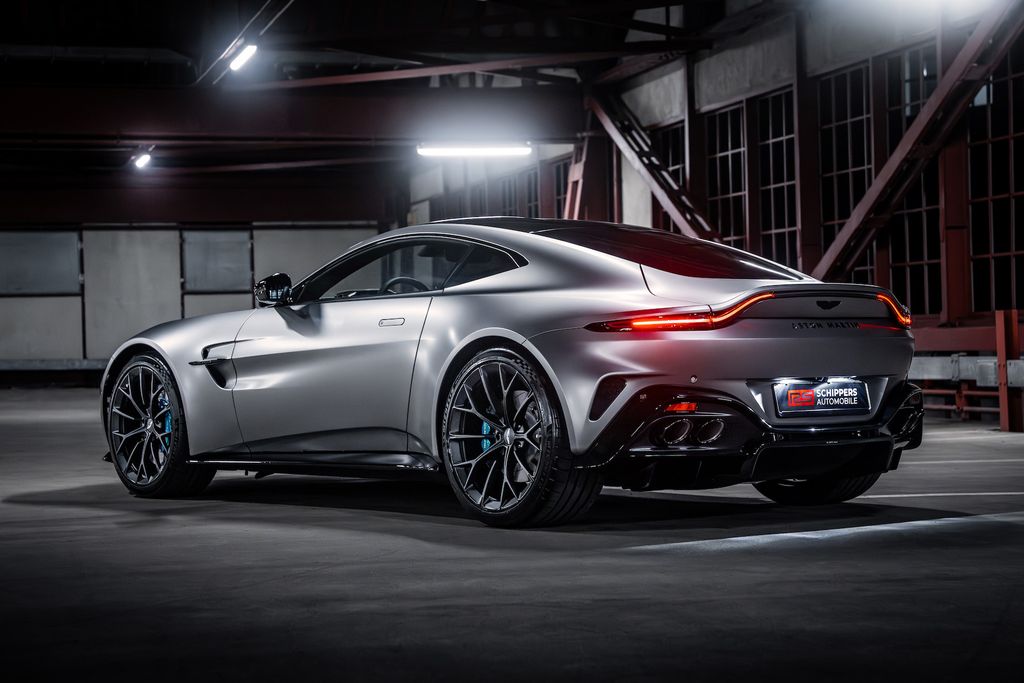 Aston Martin V8 Vantage 2024