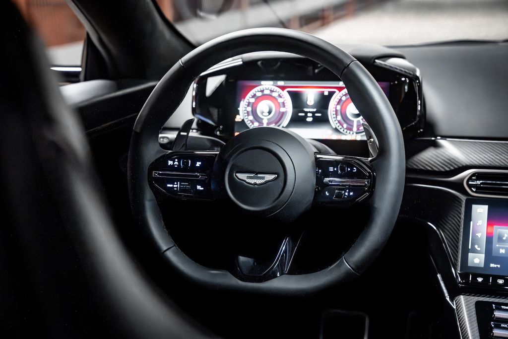 Aston Martin V8 Vantage 2024