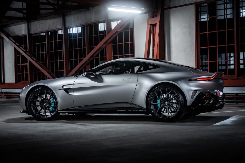 Aston Martin V8 Vantage 2024