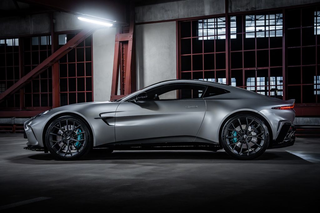 Aston Martin V8 Vantage 2024