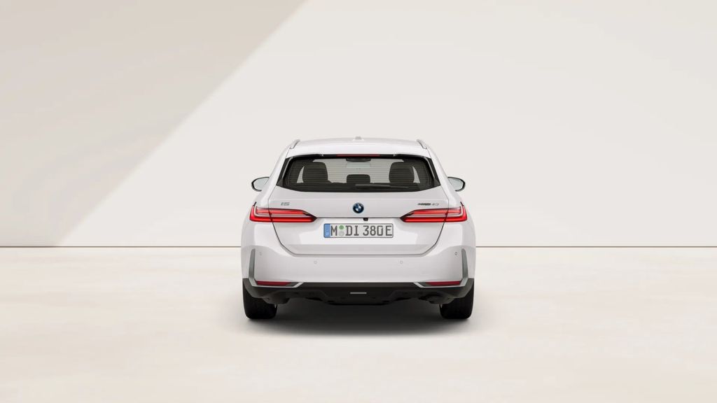 BMW i5