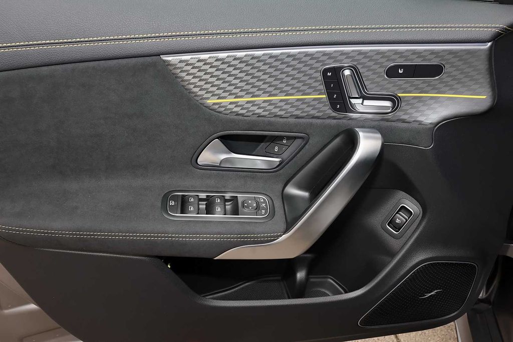 Mercedes-Benz CLA 45 AMG 2025