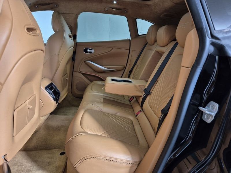 Aston Martin DBX 2020