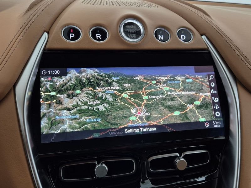 Aston Martin DBX 2020