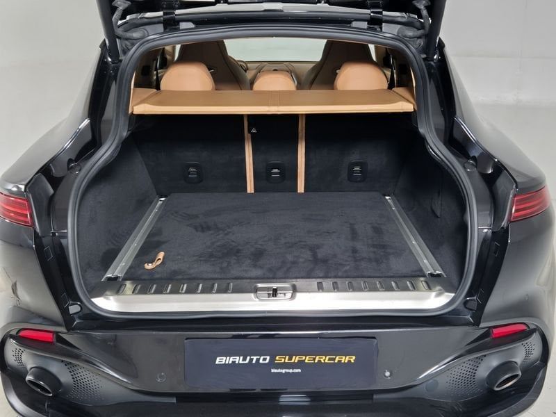 Aston Martin DBX 2020