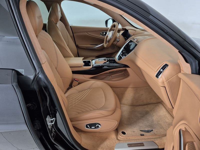 Aston Martin DBX 2020