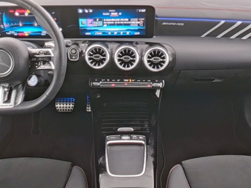 Mercedes-Benz CLA 35 AMG 2025