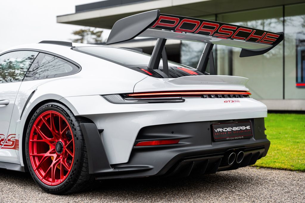 Porsche 992 2025