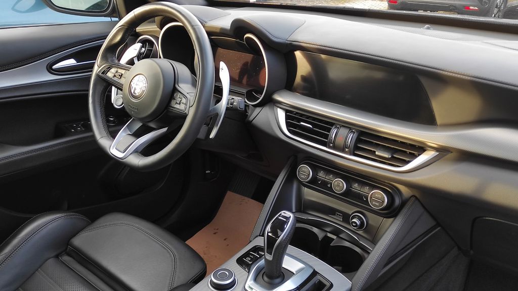 Alfa Romeo Stelvio 2023