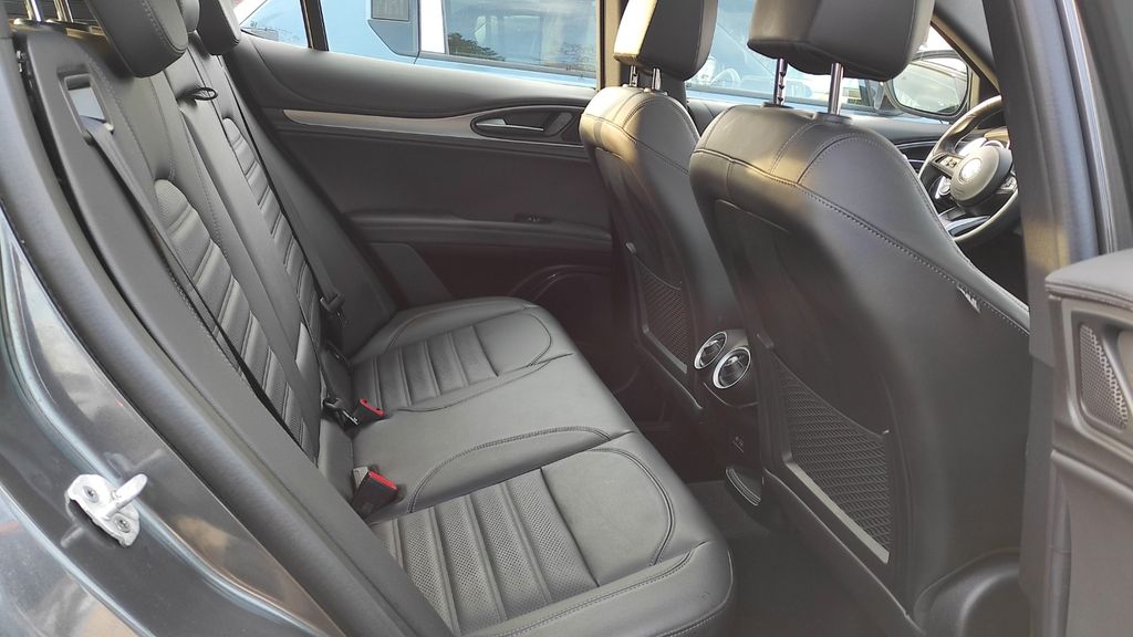 Alfa Romeo Stelvio 2023