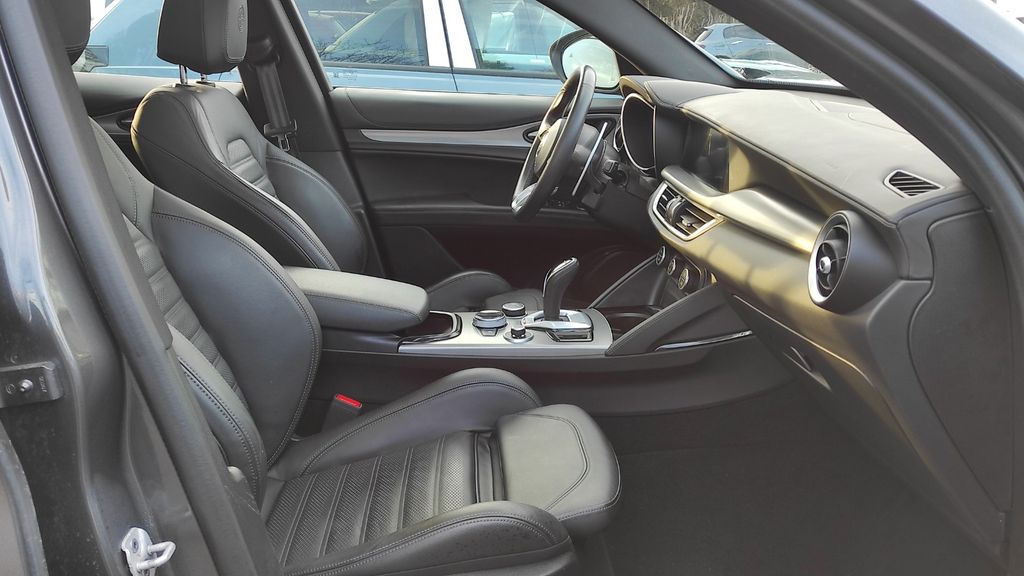 Alfa Romeo Stelvio 2023