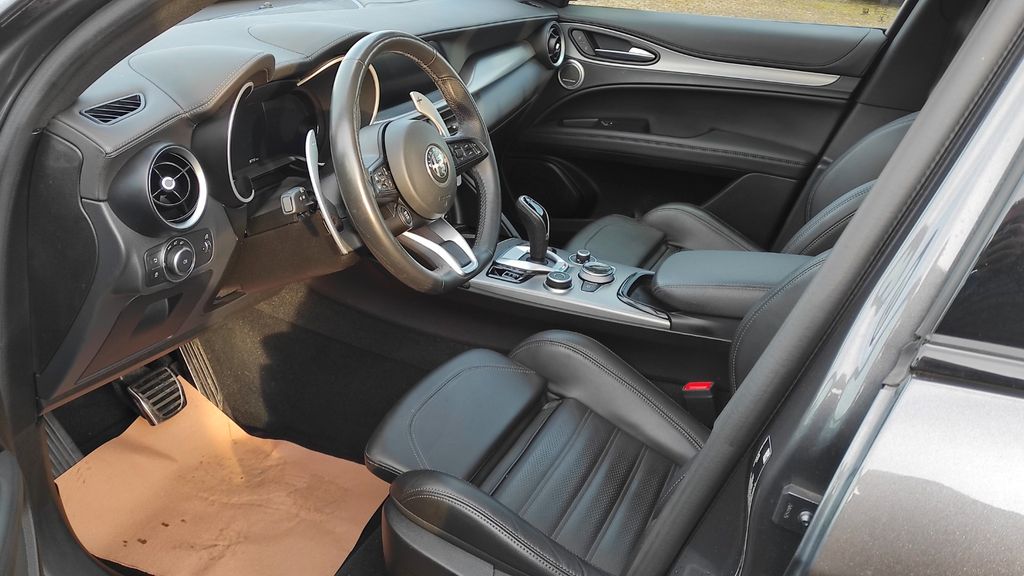 Alfa Romeo Stelvio 2023