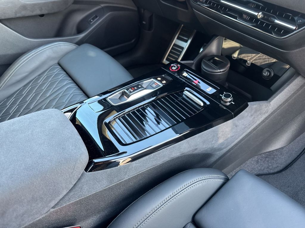 Audi SQ6 e-tron 2024