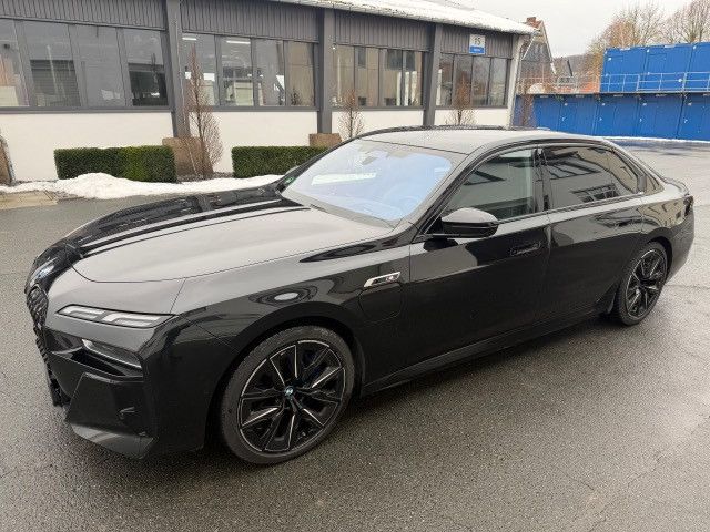 BMW M760 2023