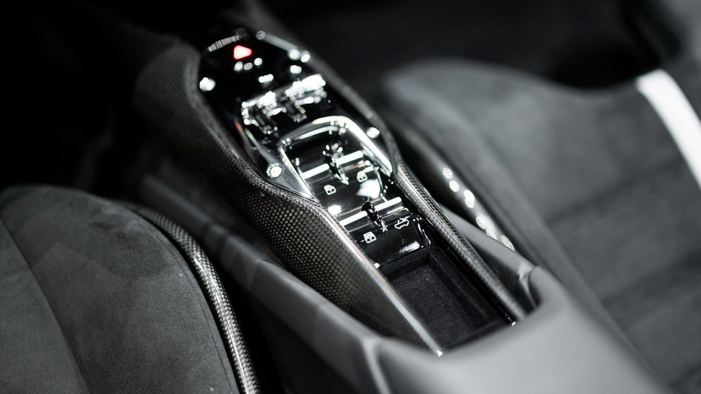 Ferrari 296 GTS 2025