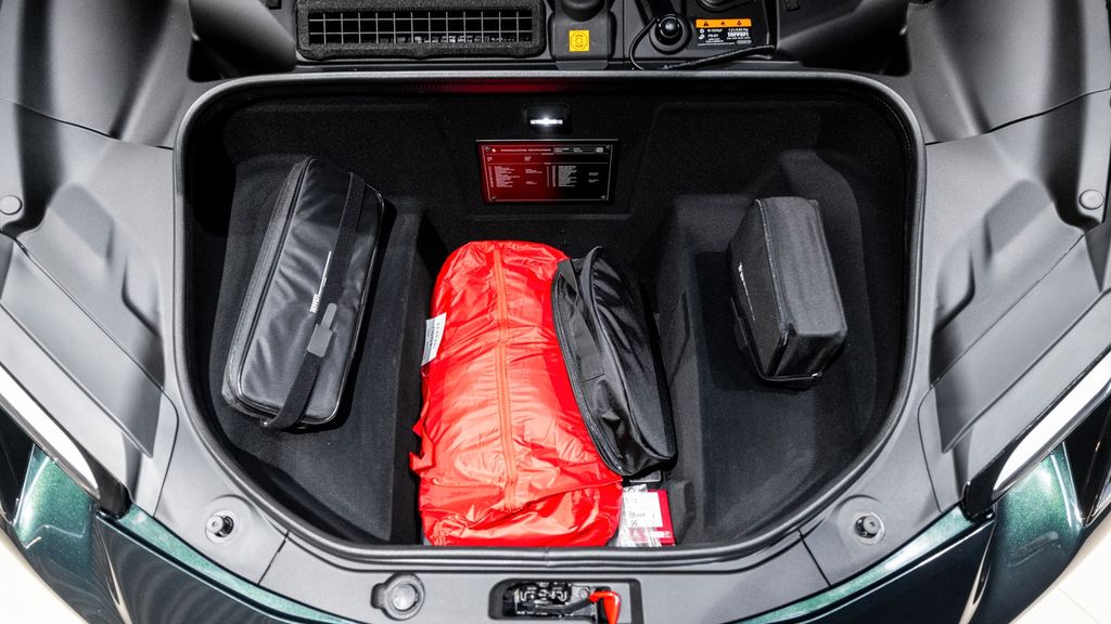 Ferrari 296 GTS 2025