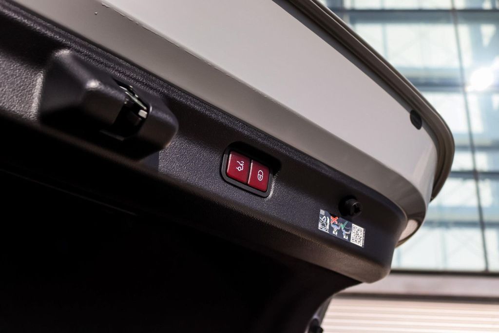 Mercedes-Benz EQE 2025