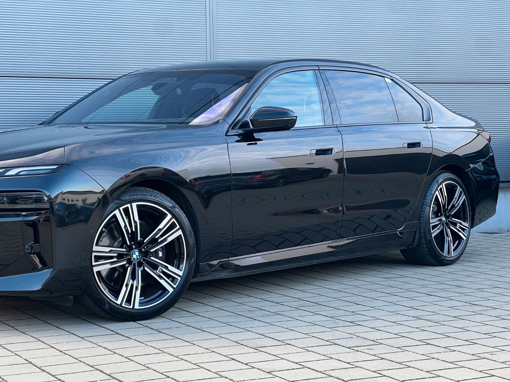 BMW i7 2023