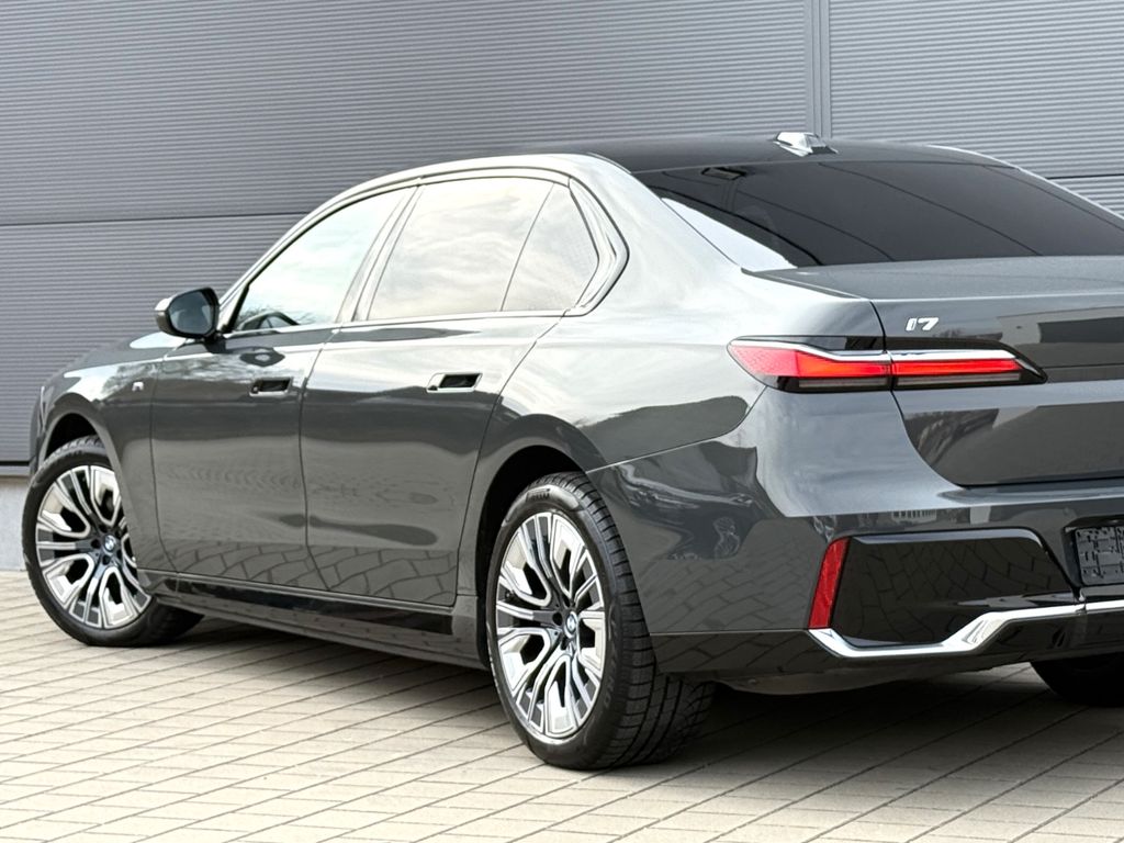 BMW i7 2023