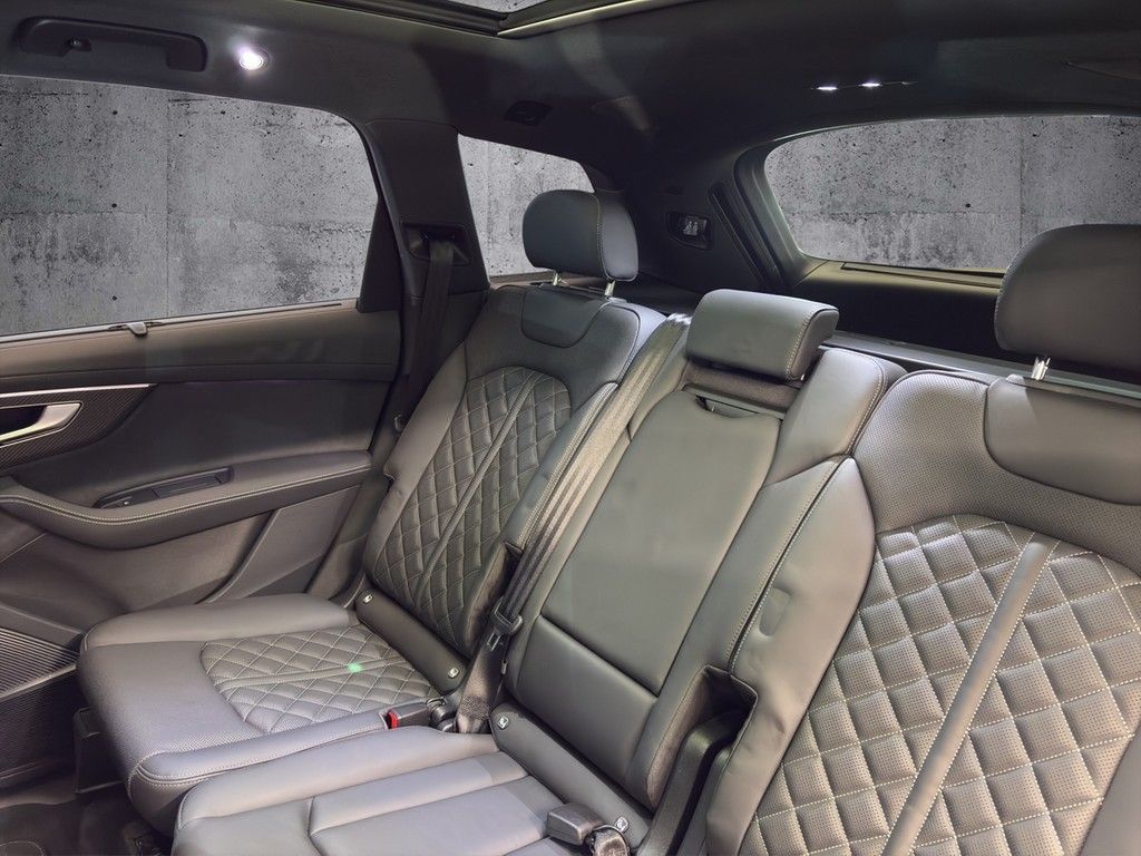 Audi SQ7 2025
