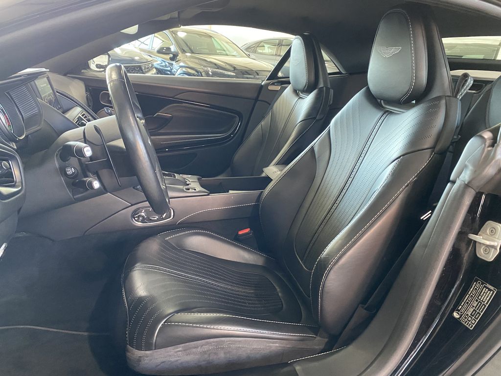 Aston Martin DB11 2019