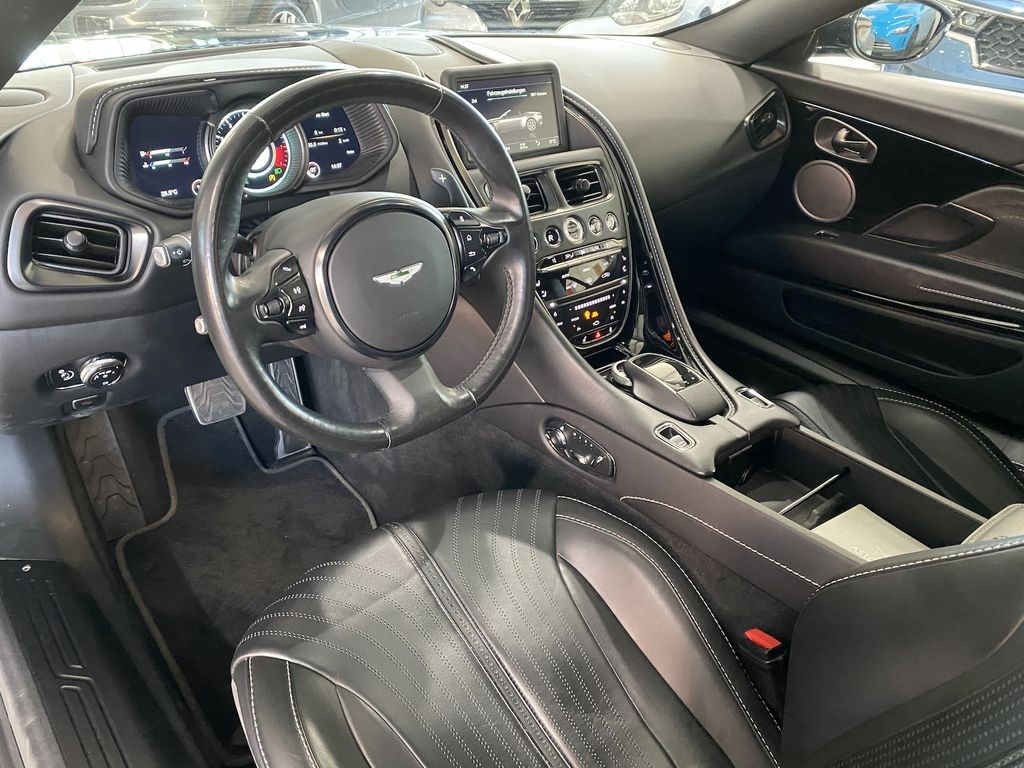 Aston Martin DB11 2019