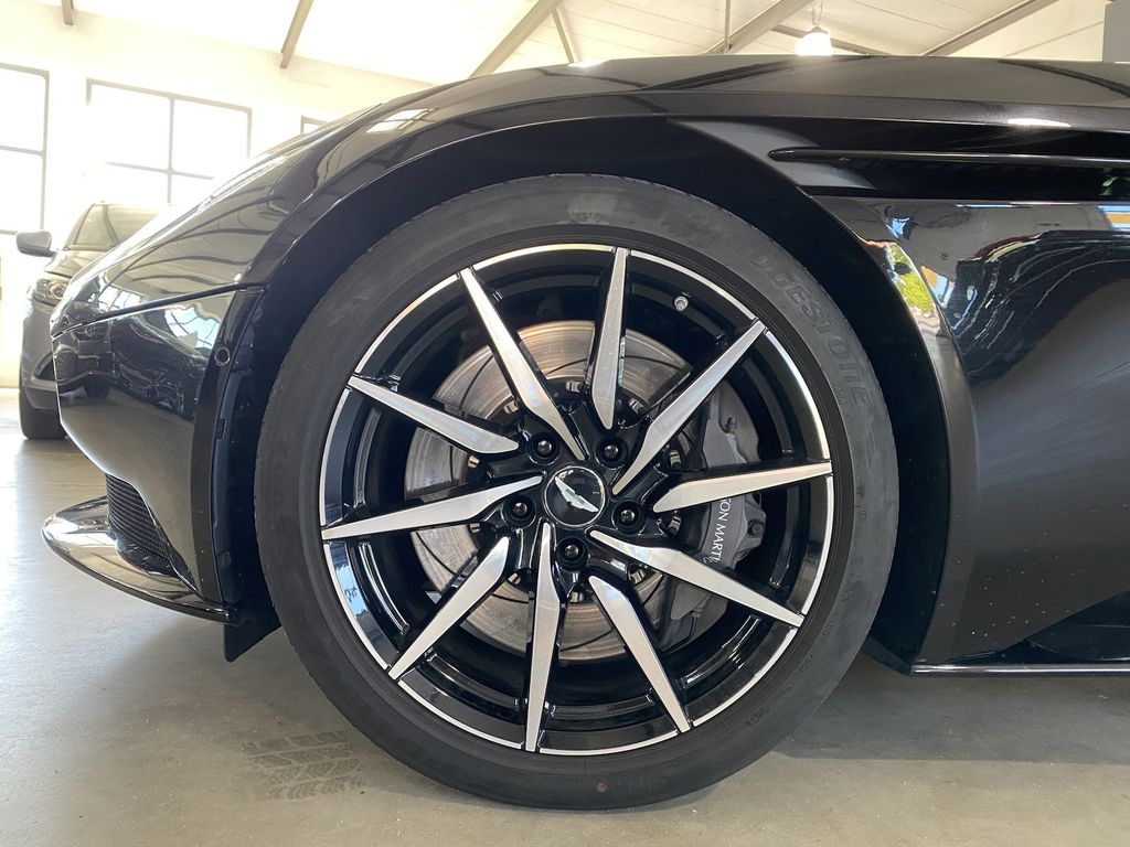 Aston Martin DB11 2019