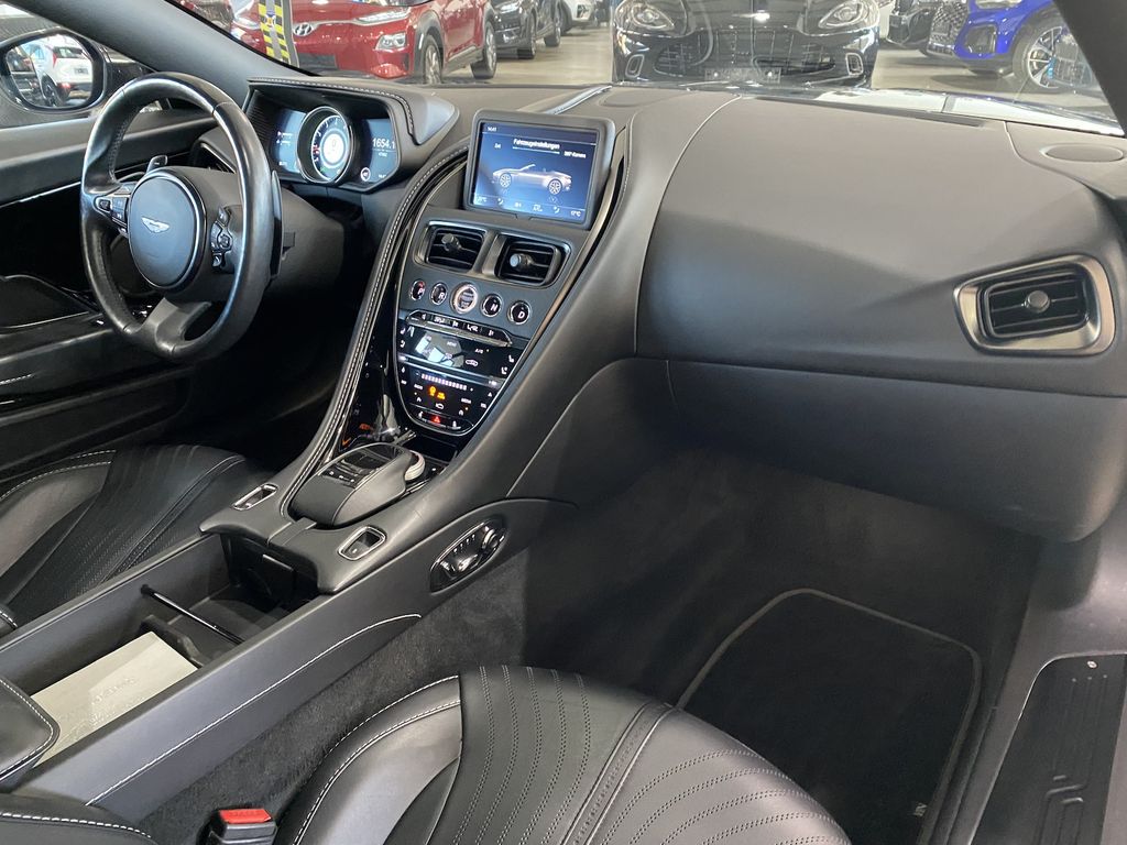 Aston Martin DB11 2019