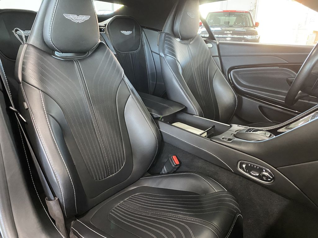 Aston Martin DB11 2019