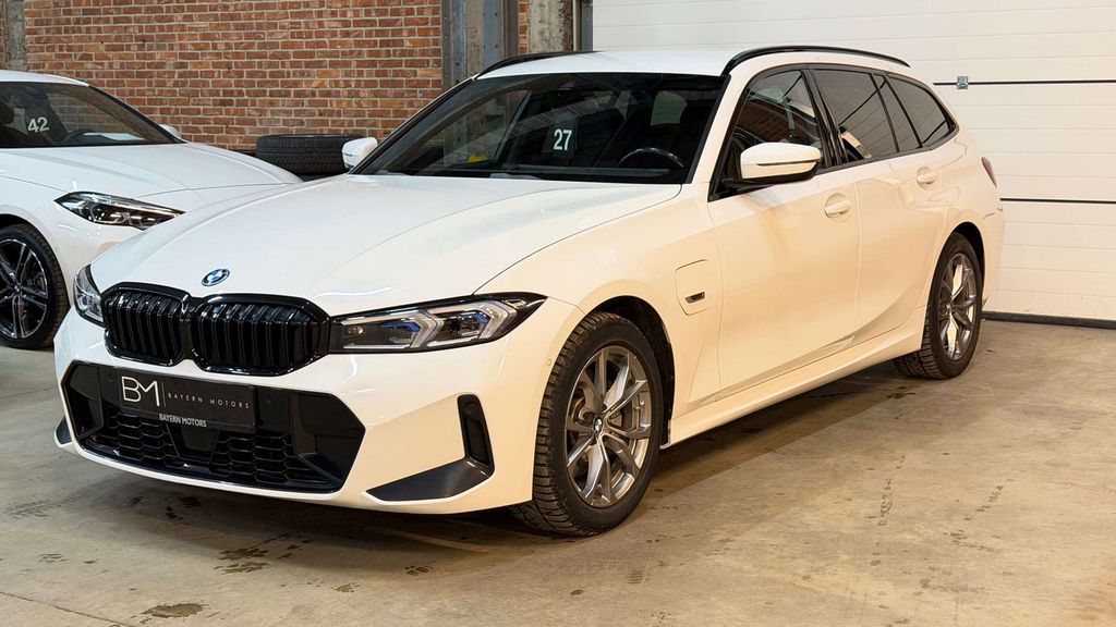 BMW 330 2023
